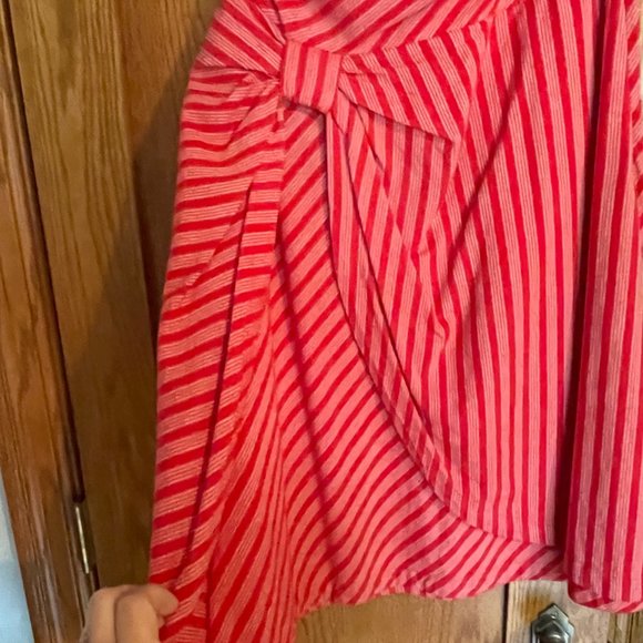 Red Strapless Wrap Design Dress - Picture 4 of 6